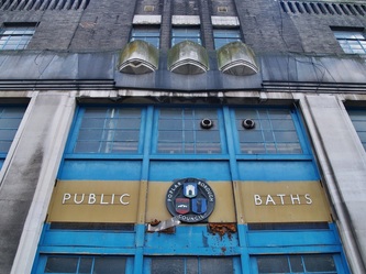 ​Poplar Baths was built and opened in 1852 following the Baths & Wash Houses Acts in 1846-47 and rebuilt in 1933.
