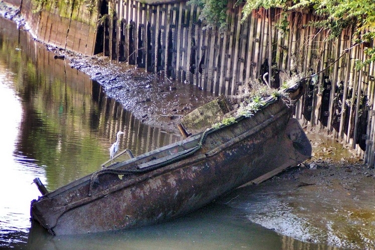 Picture of abandoned boat at low tide in the River Wandle in Wandsworth, SW London