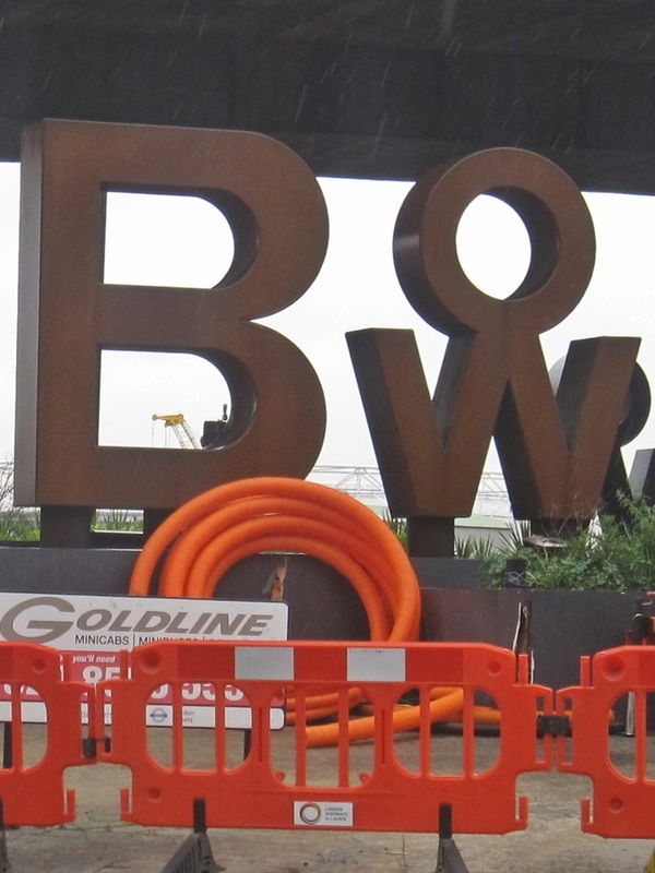 Picture BOW sign under the flyover