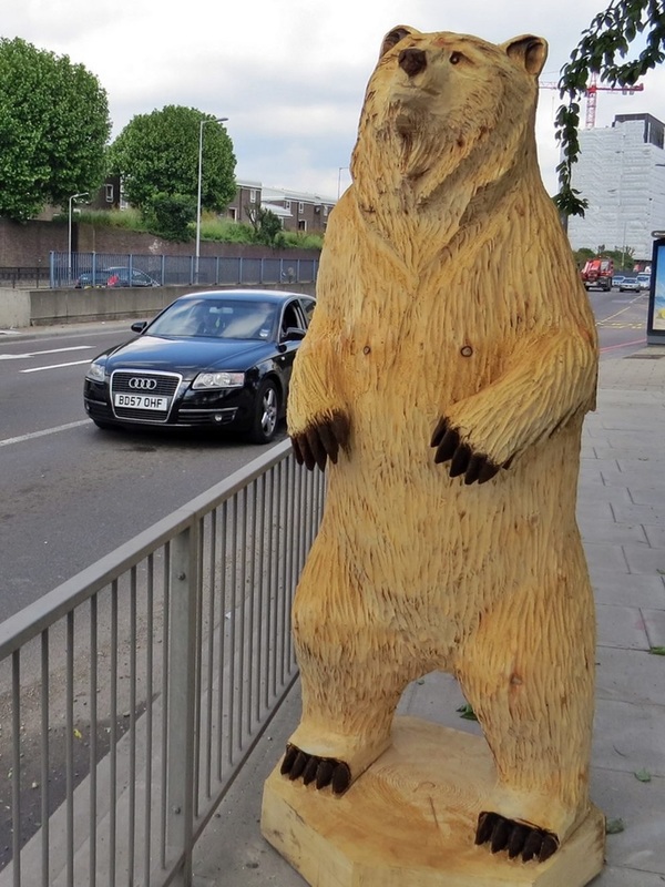 Picture wood carving of a bear beside Blackwall Tunnel Approach Road in Bromley-By-Bow
