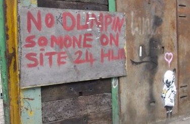 Deptford Banksy No Dumpin Somone On Site 24 hlr