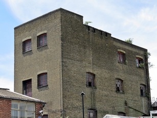 Decaying warehouse at Stonehill Business Park - Edmonton, N18