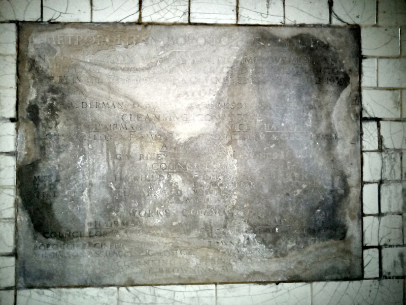 The disused Archway toilets have a tablet laid by the Metropolitan Borough of Islington dated 1939. 