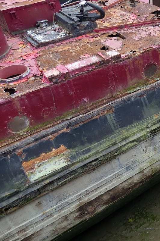 Picture of a rusty boat wreck in West London