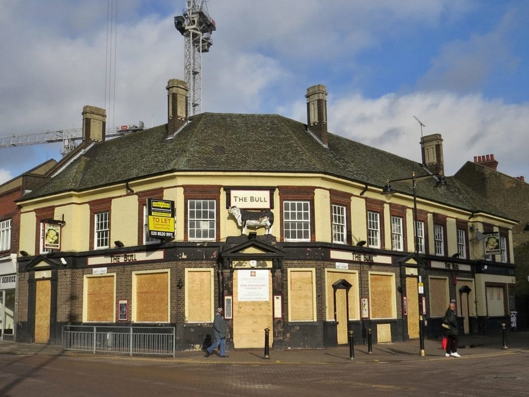 Picture of derelict Bull pub in Barking Essex