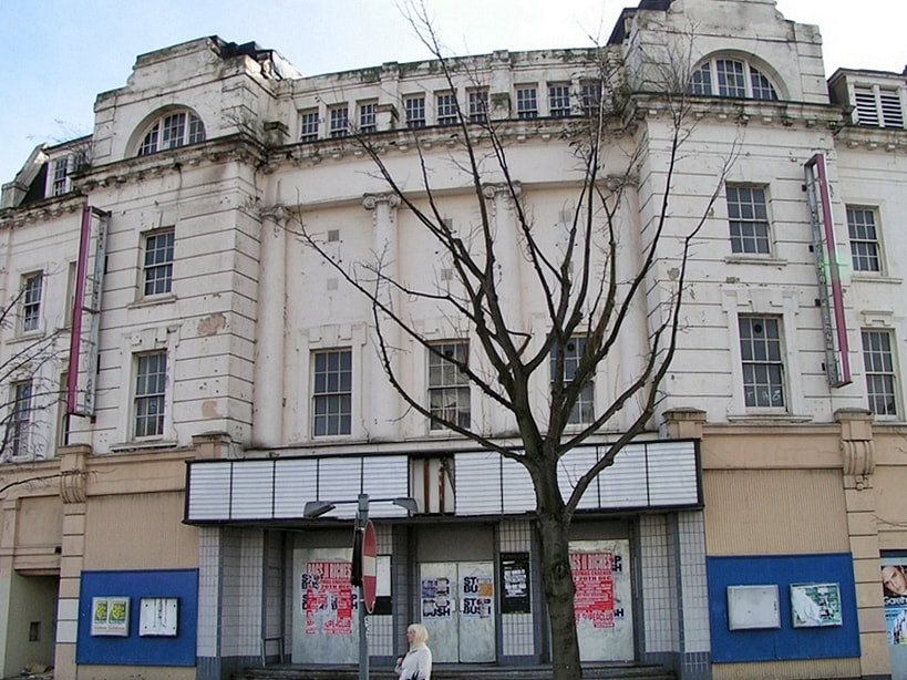  Derelict Catford in 2004, The Central Hall Picture House & re-named Plaza Cinema