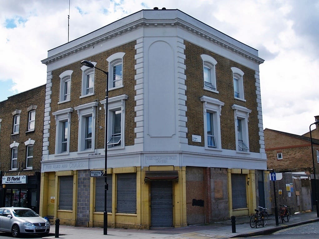 Clapton Park Tavern, Chatsworth Road pub was originally called the George IV. Known locally as “The Black House” because hearses used to stop there on their way back from a funeral.