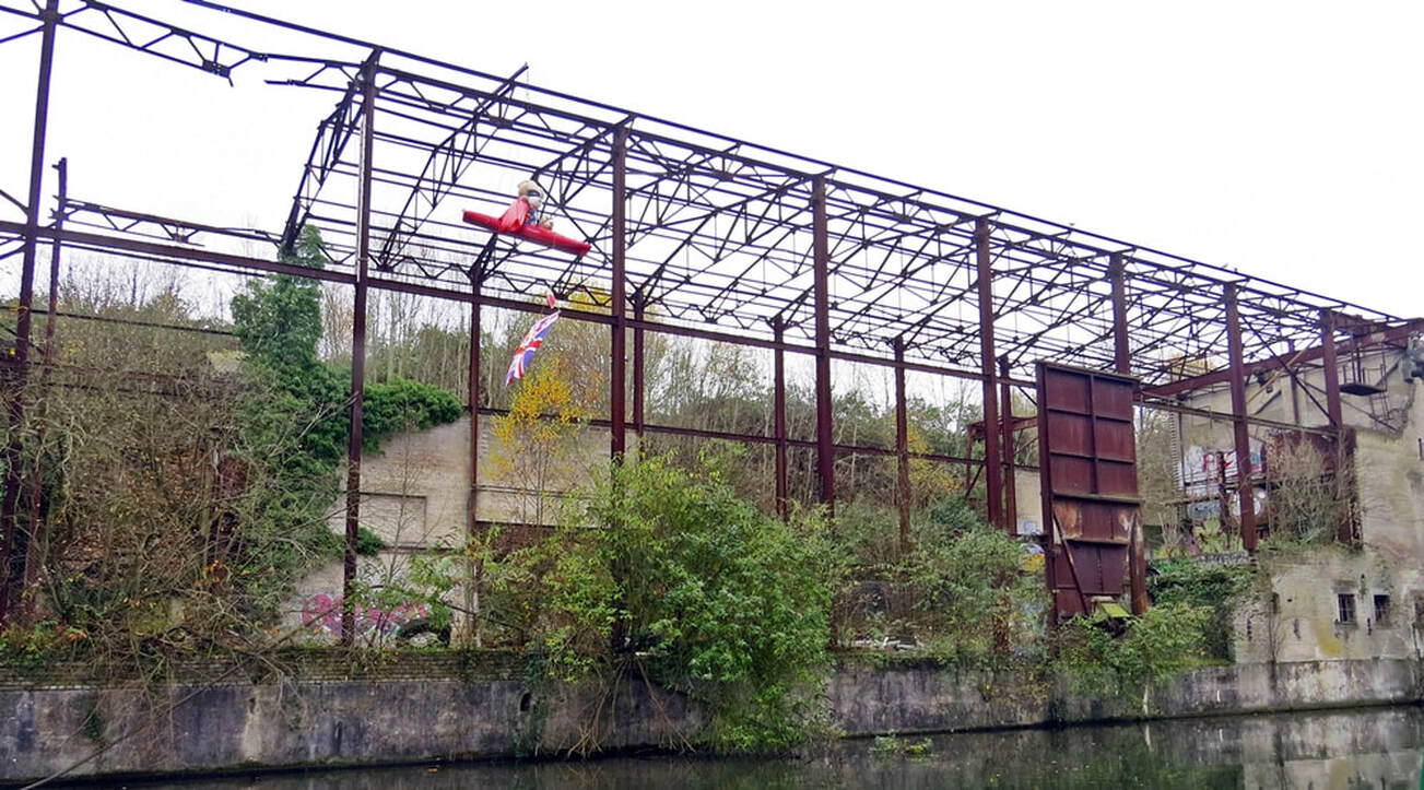 Picture of metal framework of disused quarry works beside the Grand Union Canal in Hillingdon