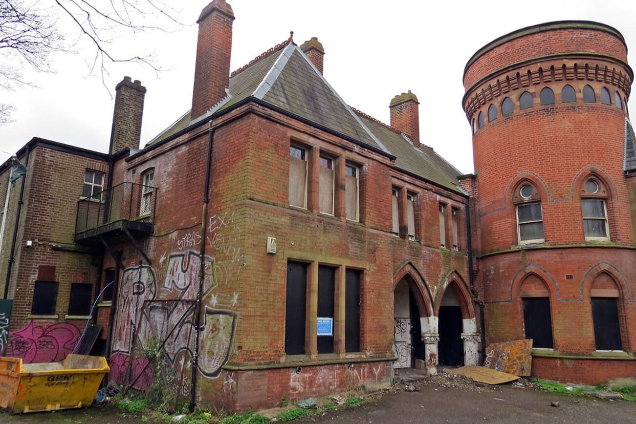 Picture of derelict exterior of former swimming baths Ladywell Play Tower in Lewisham