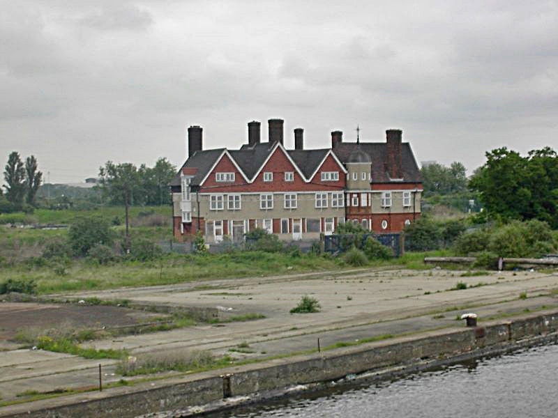 The P & O company built the Gallions Hotel in North Woolwich for first-class steamer passengers.