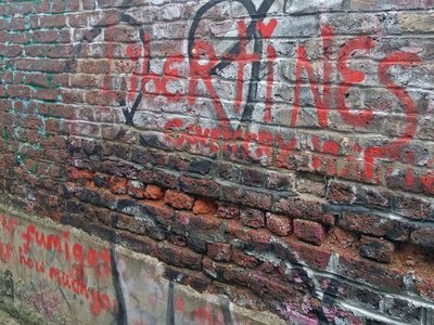 Grove Passage has become a place of pilgrimage for Libertines fans. It is graffitied with many Libertines tributes and is close to Carl Barât and Pete Doherty's former flat on Teesdale Street.