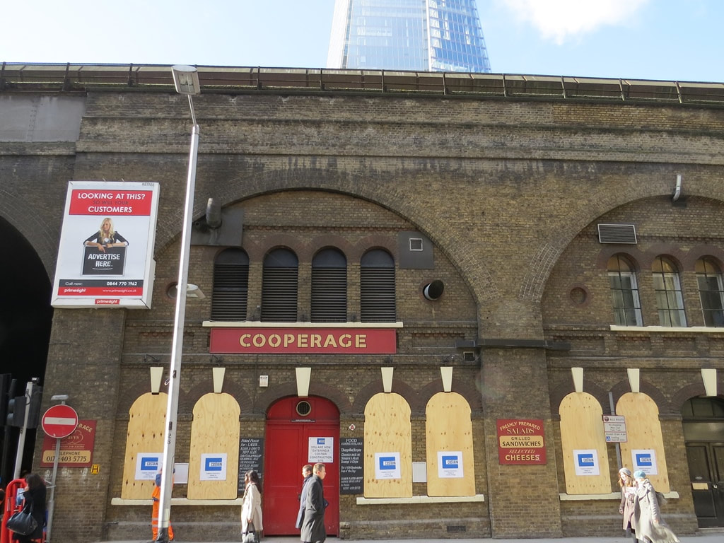 
London Bridge Station, closed down Cooperage pub under the Tooley Street arches before redevelopment 