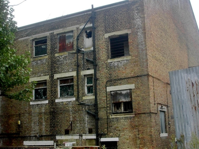 ​The now derelict Dominion in London E17 built on the site of an earlier cinema (the Prince’s Pavilion 1909-1930), was built to seat 1685 and came complete with a Wurlitzer organ.