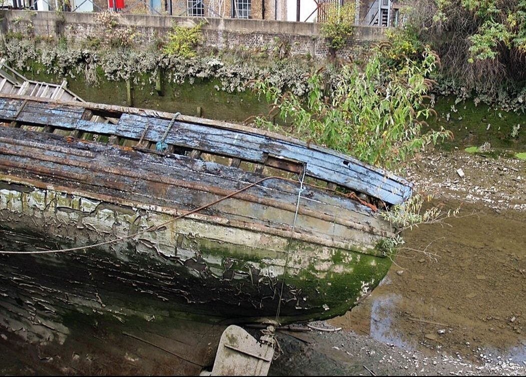 Picture derelict boat. It was Deptford that Elizabeth I knighted Francis Drake on board the Golden Hind on his return from circumnavigating the globe in 1580. The Golden Hind remained moored in the creek until it broke up