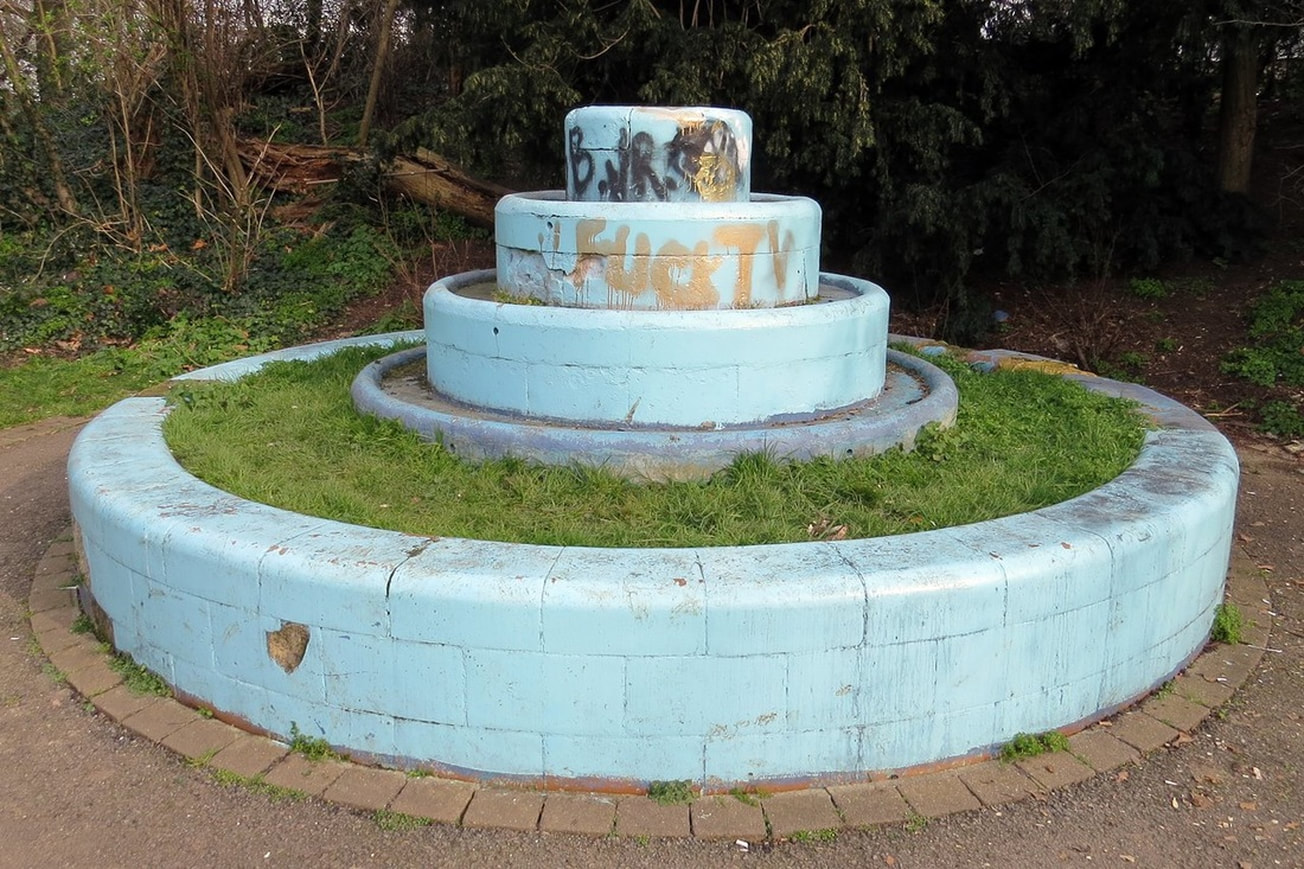 From 1923 a lido was located in the northern tip of Peckham Rye common. The lido closed in 1987 and the only visible reminder are the remains of the  fountain.