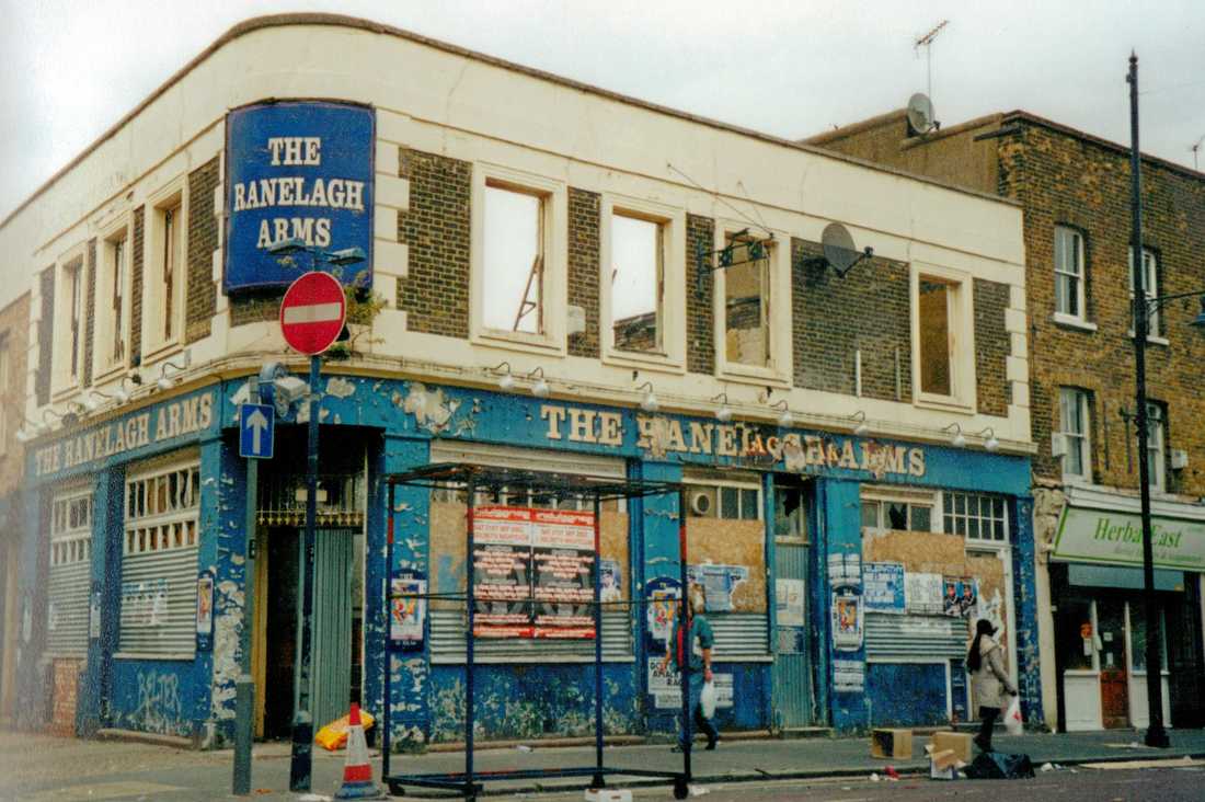 The Ranelagh Arms on Roman Road closed & now been converted into a grocers & off licence called the Inci Food Centre.