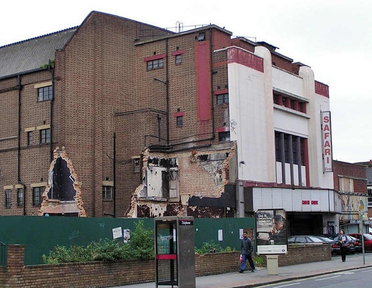 Derelict Croydon cinema in 2004: Opened in 1936, by ABC (Associated British Cinemas) with seating for 2,300. It was split into 3 screens in 1972. Renamed Cannon in 1986 and Safari in the late 1990s.