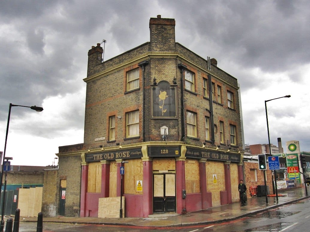 WAPPING E1 - THE OLD ROSE derelict pub on the Highway